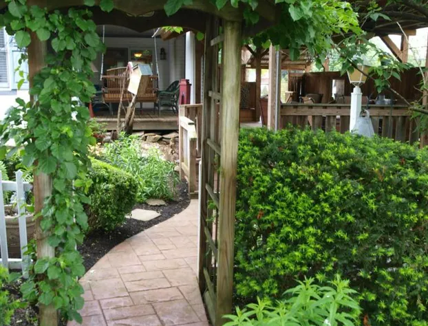 1825 Inn Bed and Breakfast hotel detail image 1