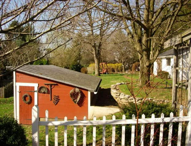 1825 Inn Bed and Breakfast hotel detail image 2