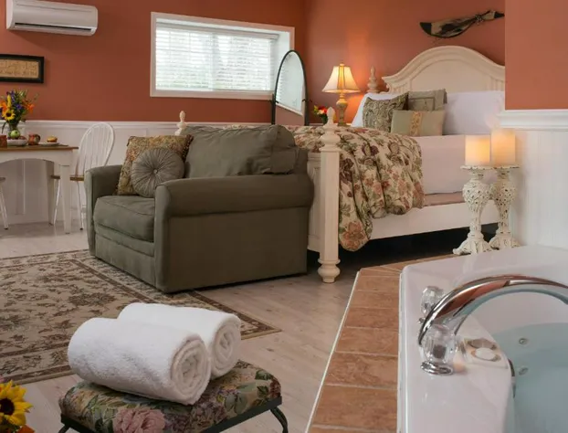 1825 Inn Bed and Breakfast hotel detail image 4