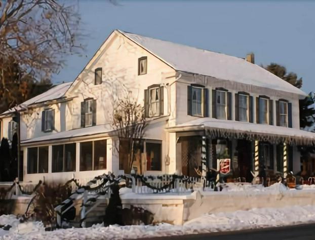 1825 Inn Bed and Breakfast hotel detail image 4