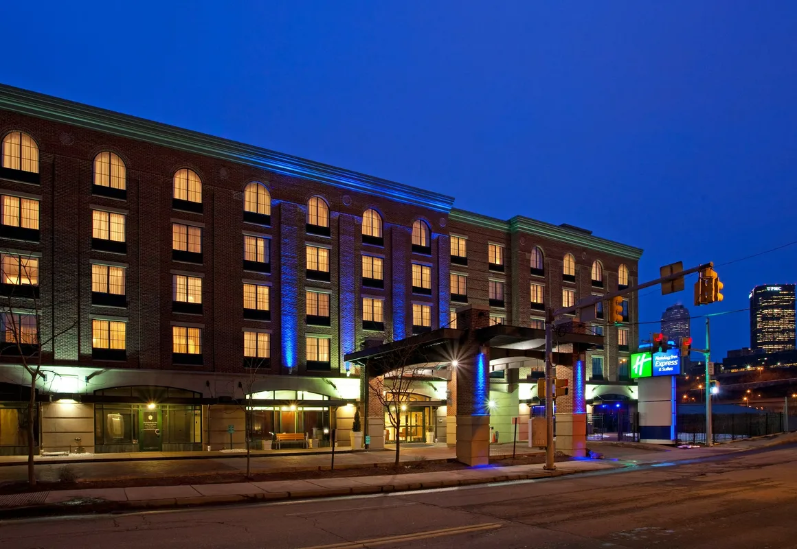 Holiday Inn Express Hotel & Suites Pittsburgh-South Side by IHG hotel hero
