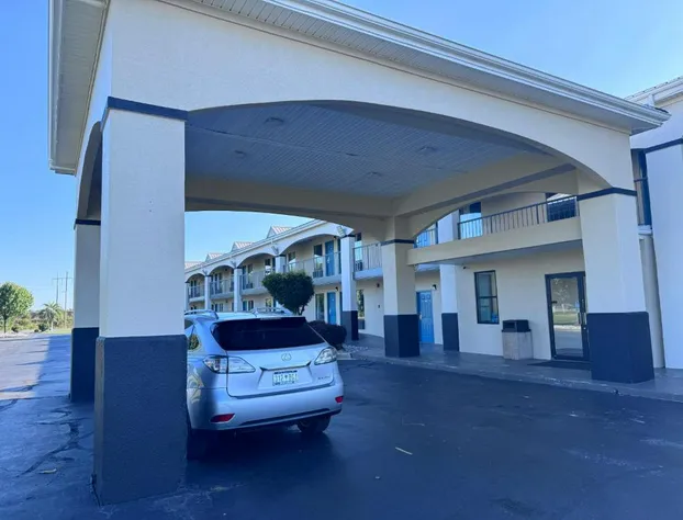 Florence Inn and Suites hotel detail image 3