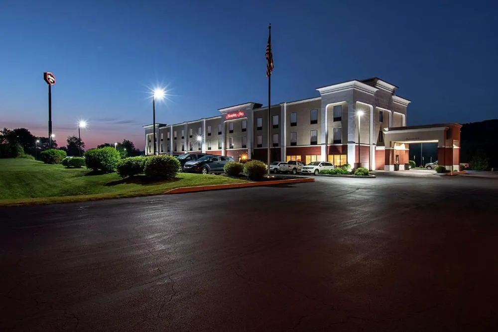 Hampton Inn Pine Grove hotel hero