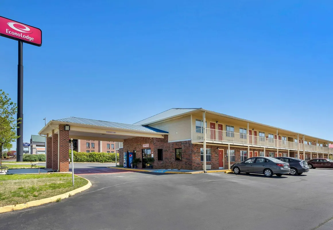 Econo Lodge hotel hero
