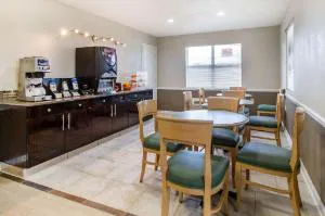 Econo Lodge Athens I-75 hotel detail image 2