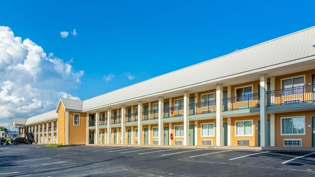 Econo Lodge East Ridge hotel detail image 3