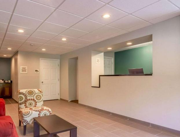 Econo Lodge East Ridge hotel detail image 4