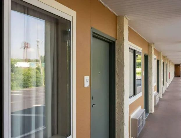 Econo Lodge East Ridge hotel detail image 4
