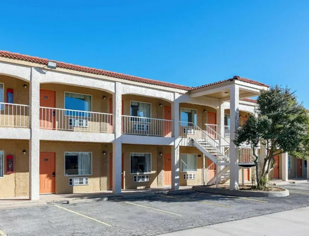 Super 8 by Wyndham Abilene North hotel detail image 1