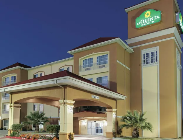 La Quinta Inn & Suites by Wyndham Corsicana hotel detail image 1