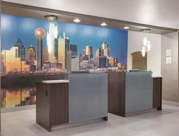 La Quinta Inn & Suites by Wyndham Corsicana hotel detail image 2