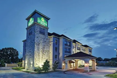 La Quinta Inn & Suites by Wyndham DFW Airport West - Euless hotel detail image 2