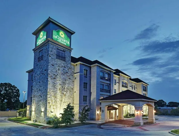 La Quinta Inn & Suites by Wyndham DFW Airport West - Euless hotel detail image 1
