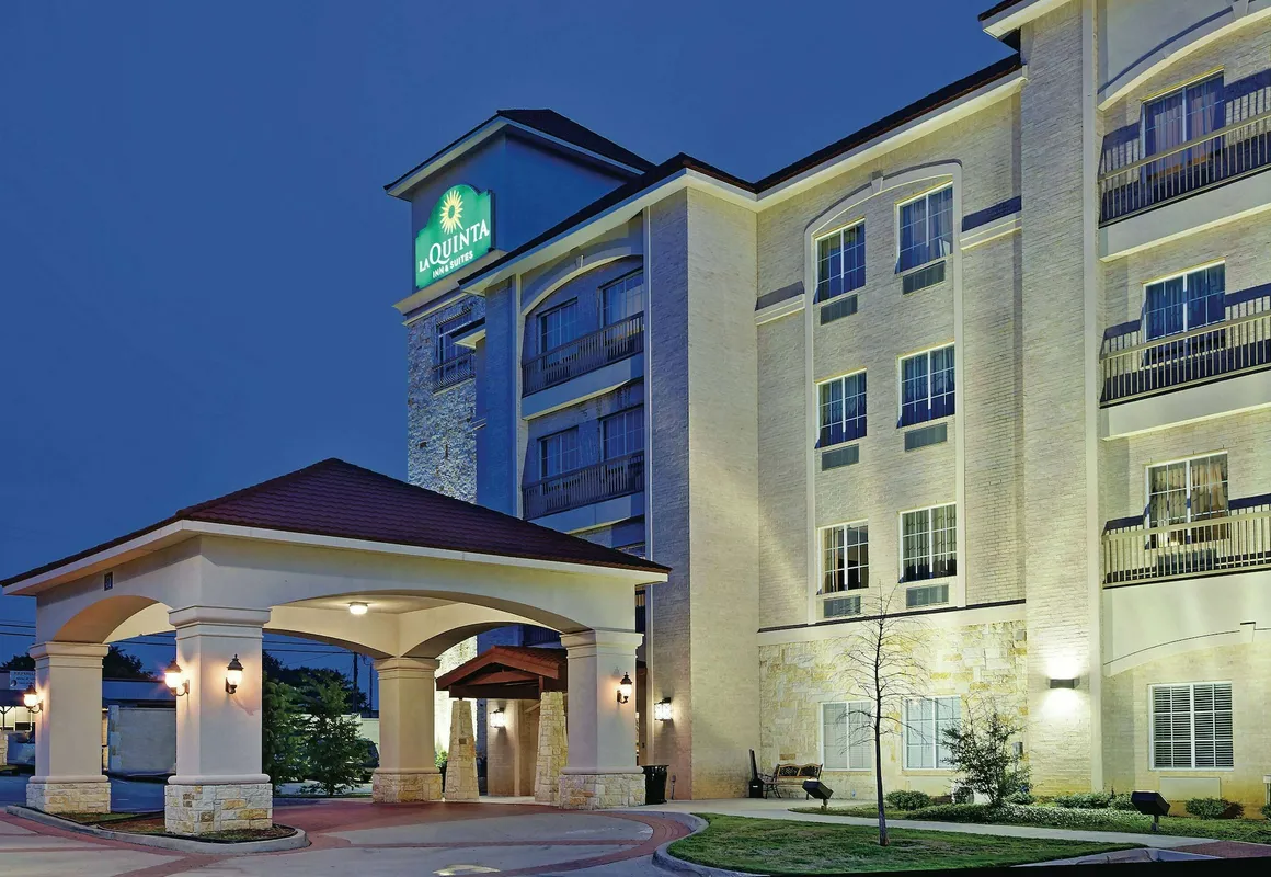 La Quinta Inn & Suites by Wyndham DFW Airport West - Euless hotel hero