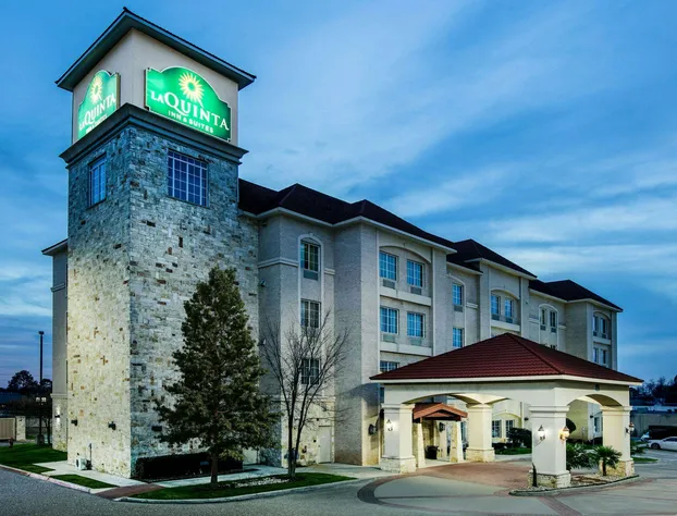 La Quinta Inn & Suites by Wyndham DFW Airport West - Euless hotel detail image 2