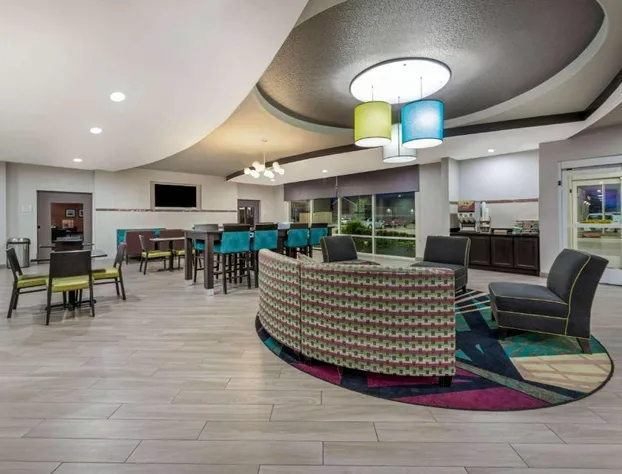 La Quinta Inn & Suites by Wyndham Houston Humble Atascocita hotel detail image 4