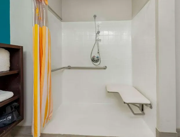 La Quinta Inn & Suites by Wyndham Houston Humble Atascocita hotel detail image 4