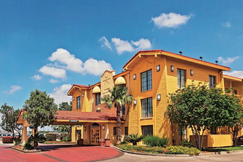 Super 8 by Wyndham San Antonio Near SeaWorld Ingram Park hotel hero