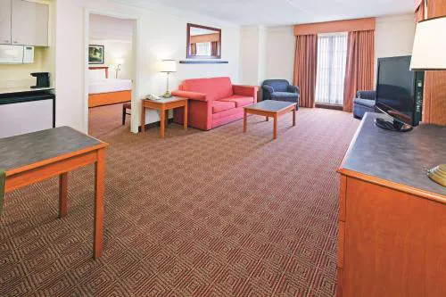 Super 8 by Wyndham San Antonio Near SeaWorld Ingram Park hotel detail image 3