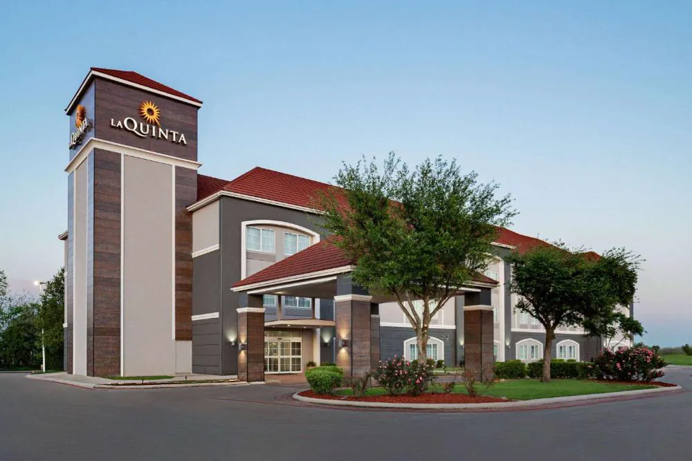 La Quinta Inn & Suites by Wyndham Stephenville hotel hero