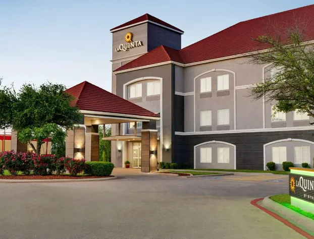 La Quinta Inn & Suites by Wyndham Stephenville hotel detail image 1