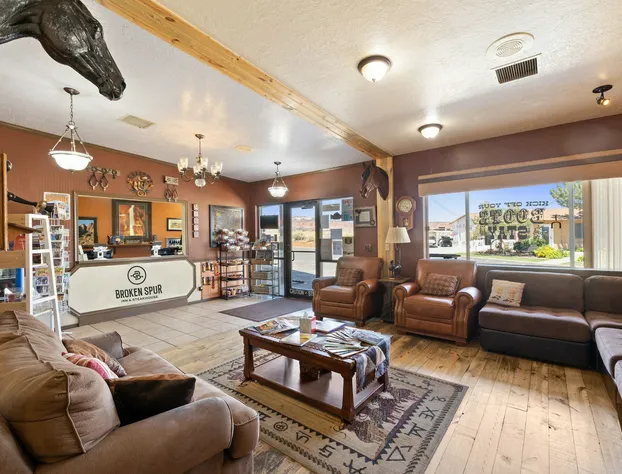 Broken Spur Inn & Steakhouse hotel detail image 4