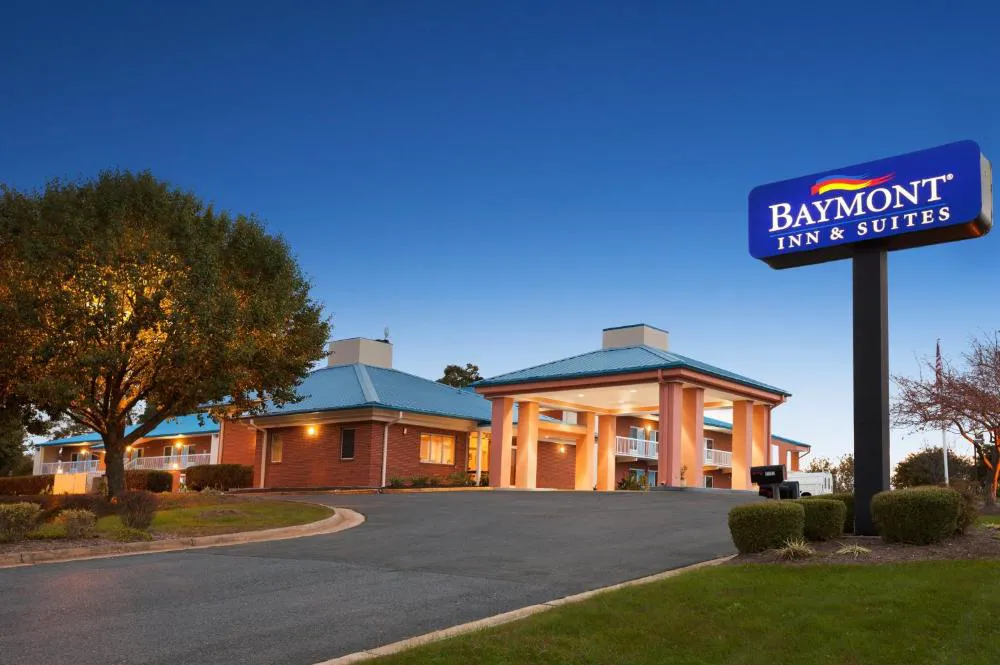 Baymont by Wyndham Warrenton hotel hero