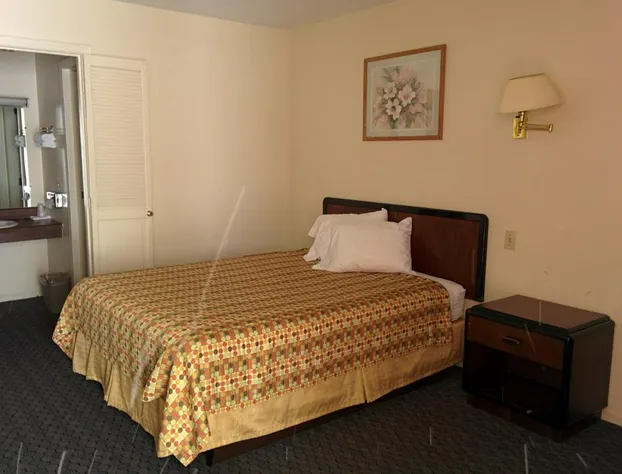 Economy Inn Toledo-Perrysburg hotel detail image 4