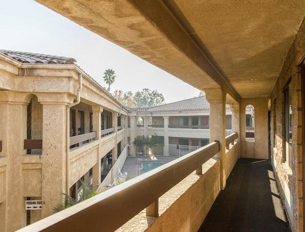 Premier Inns Thousand Oaks hotel detail image 3