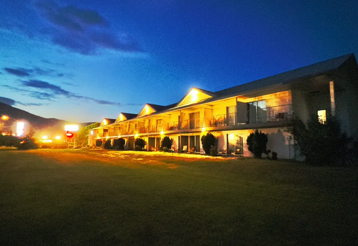 Monashee Motel hotel hero