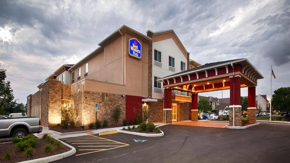 Best Western Plus Boardman Inn & Suites hotel hero
