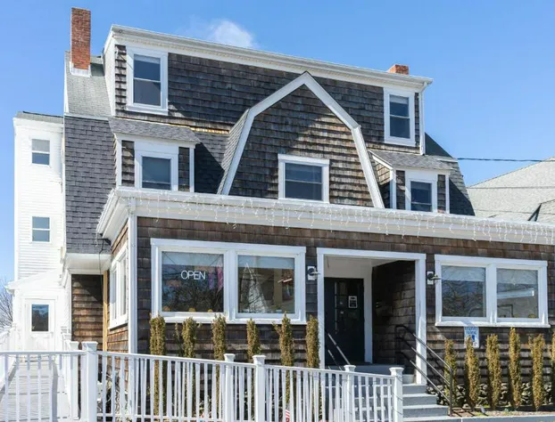 Rheas Inn & Restaurant hotel detail image 1