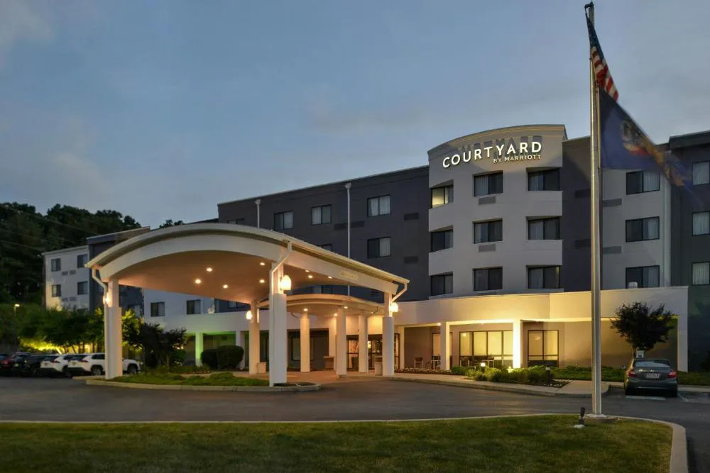 Courtyard by Marriott Harrisburg Hershey hotel hero