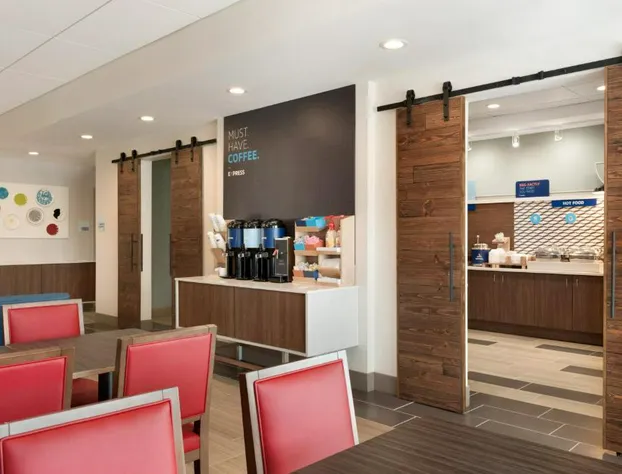 Holiday Inn Express & Suites-Cincinnati South - Wilder by IHG hotel detail image 3