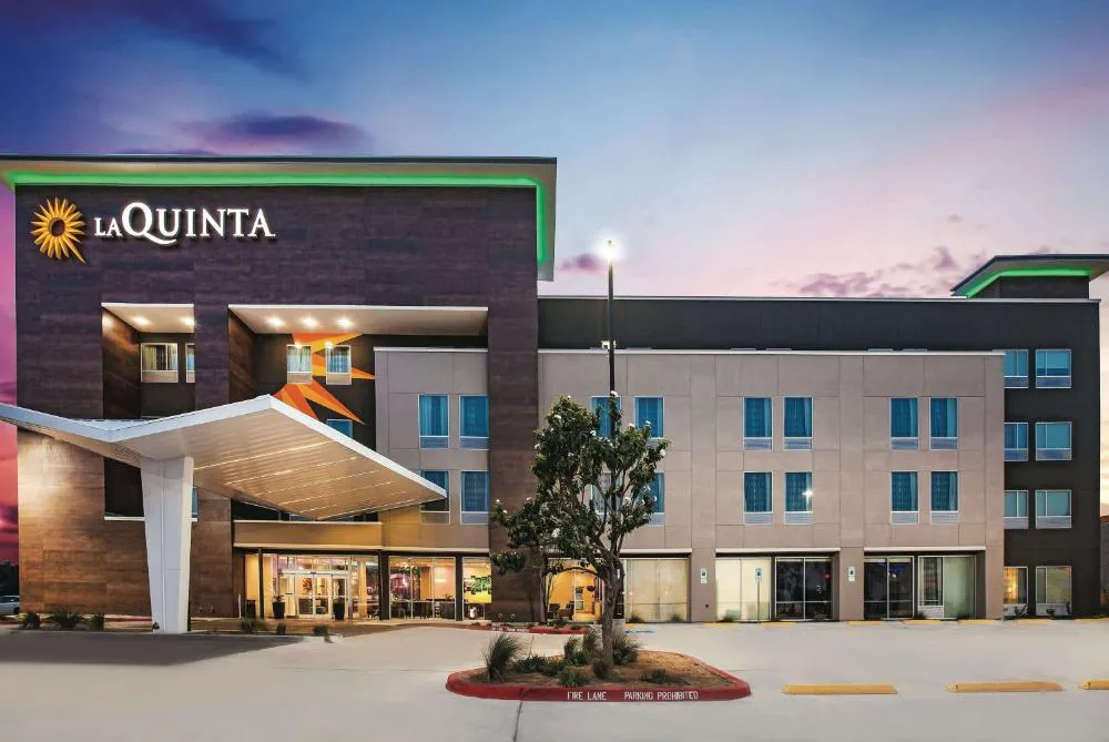 La Quinta Inn & Suites by Wyndham McAllen La Plaza Mall hotel hero