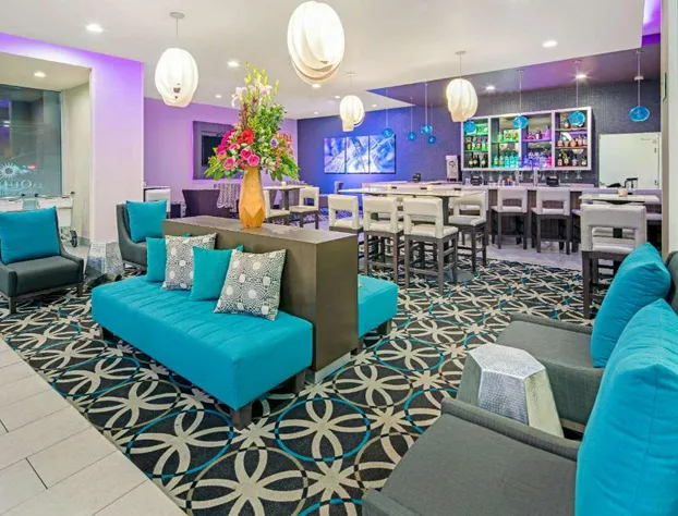 La Quinta Inn & Suites by Wyndham McAllen La Plaza Mall hotel detail image 4