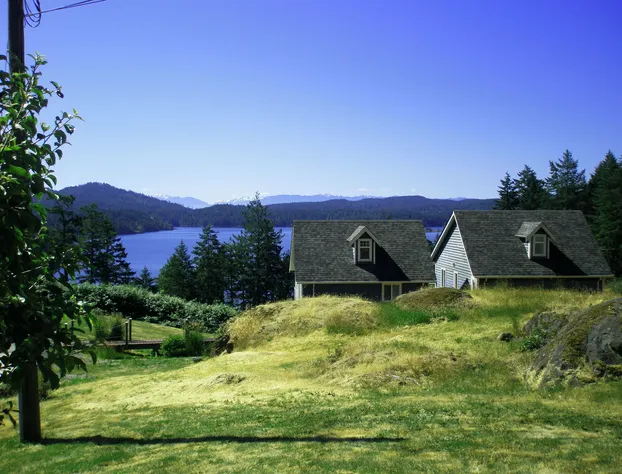 Moonlit Cove B&B hotel detail image 4