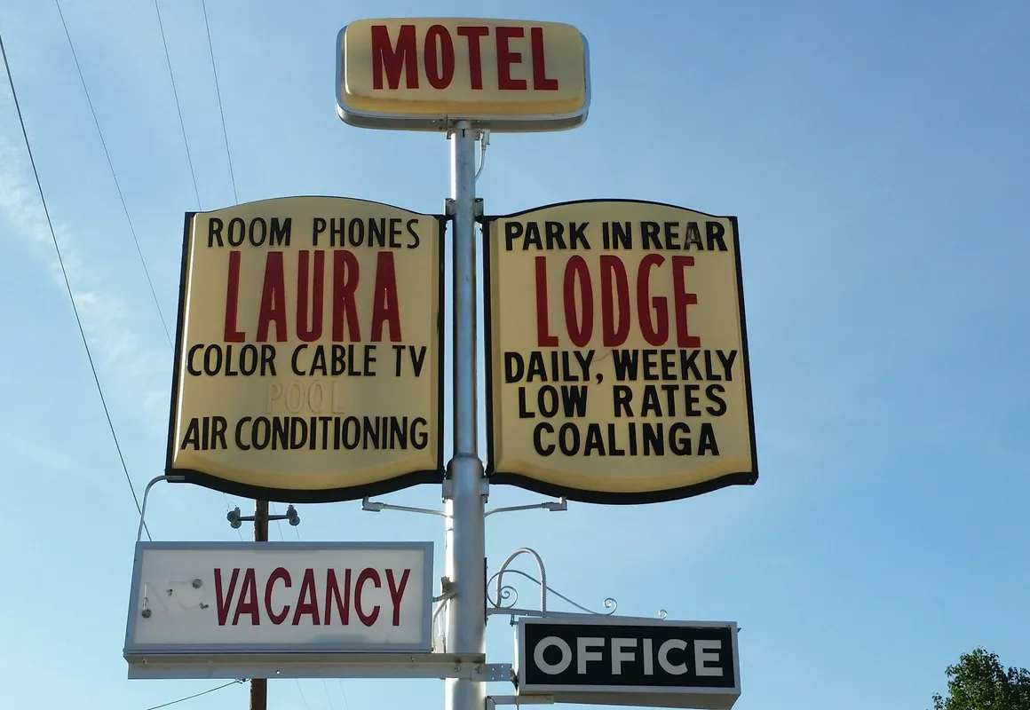 Laura Lodge hotel hero