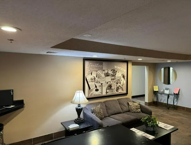 Super 8 by Wyndham Winfield/Quail Ridge Area hotel detail image 2