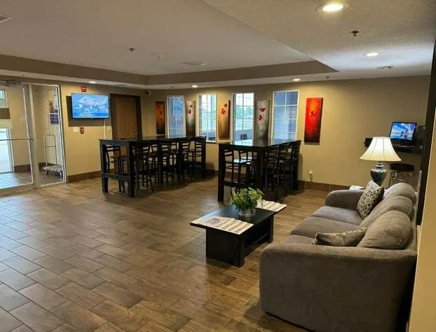 Super 8 by Wyndham Winfield/Quail Ridge Area hotel detail image 4