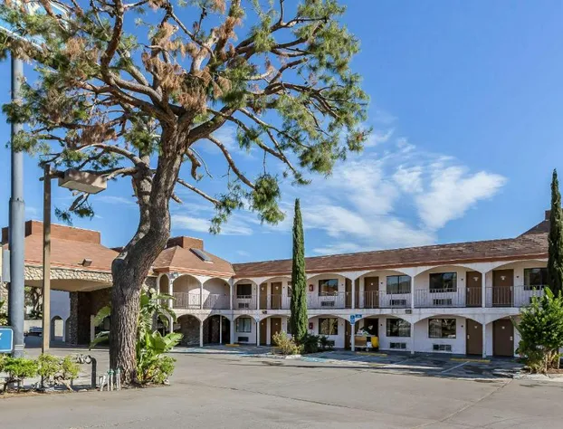 Rodeway Inn Magic Mountain Area hotel detail image 1