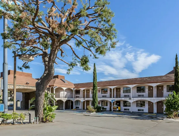 Rodeway Inn Magic Mountain Area hotel detail image 1