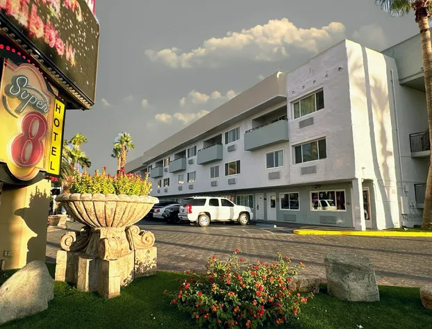 Super 8 by Wyndham Las Vegas North Strip/Fremont St. Area hotel detail image 2