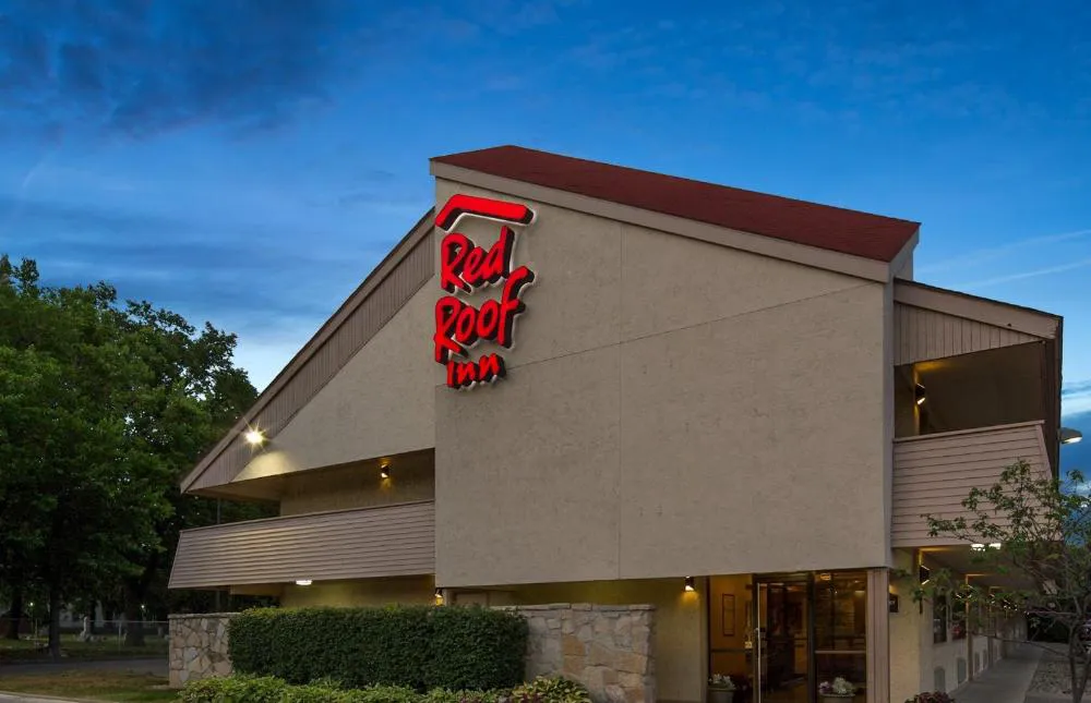 Red Roof Inn Detroit - Roseville/ St Clair Shores hotel hero