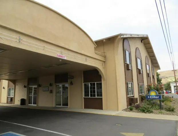 Days Inn by Wyndham Yakima hotel detail image 3