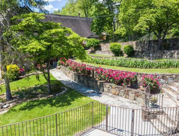 Chalet Inn hotel detail image 2