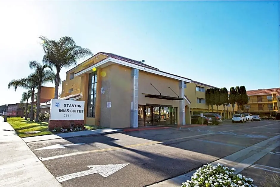 Stanton Inn & Suites hotel hero