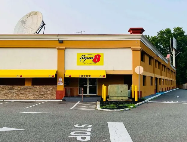 Super 8 by Wyndham Gloucester hotel detail image 2