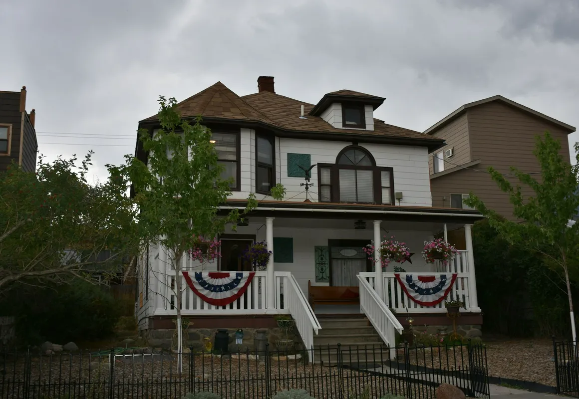 Victorian Inn & Carriage House hotel hero