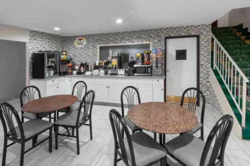 Super 8 by Wyndham Rock Port MO hotel detail image 4